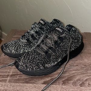 NOBULL women’s sunning shoes size 8.5 black with reflectors